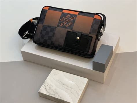 túi đeo chéo nam louis vuitton chính hãng